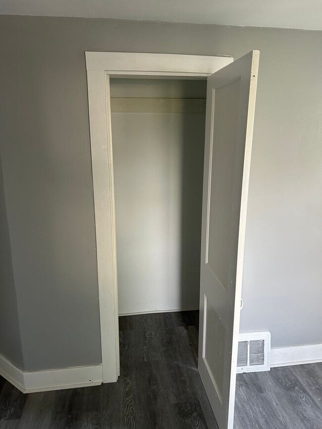 Building Photo - 2 Bedroom / 1 Bath House in Canton IL