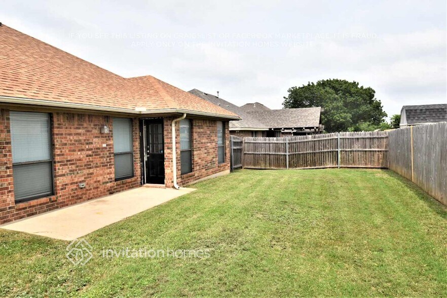 Building Photo - 1117 Park Glen