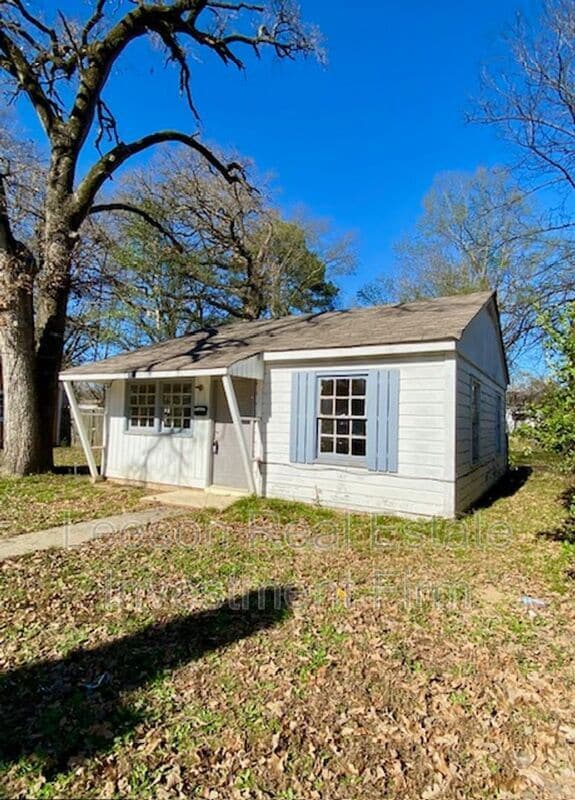 Building Photo - 3020 Conmar St