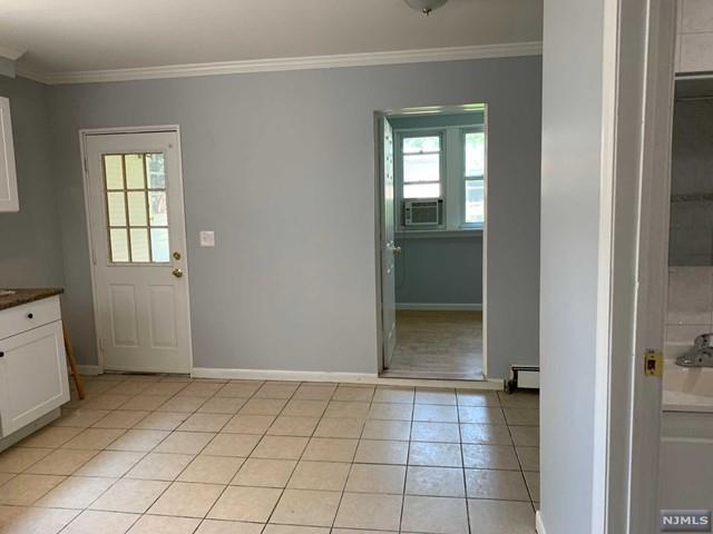 Building Photo - 214 William St