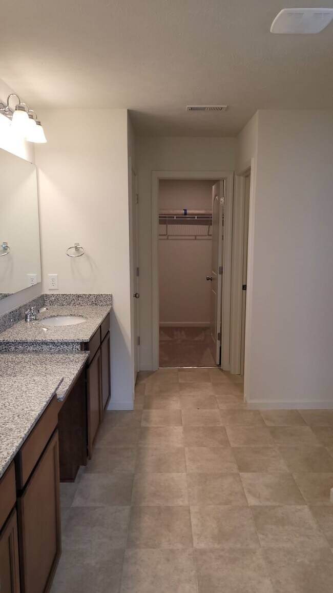 Building Photo - 13056 Hartswood Dr