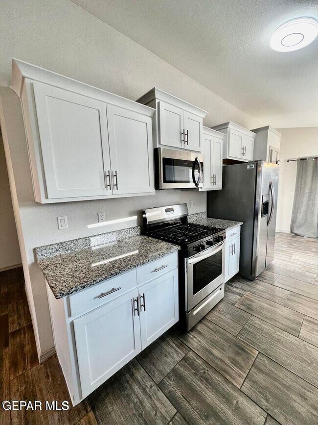 Building Photo - 10148 Red Vly