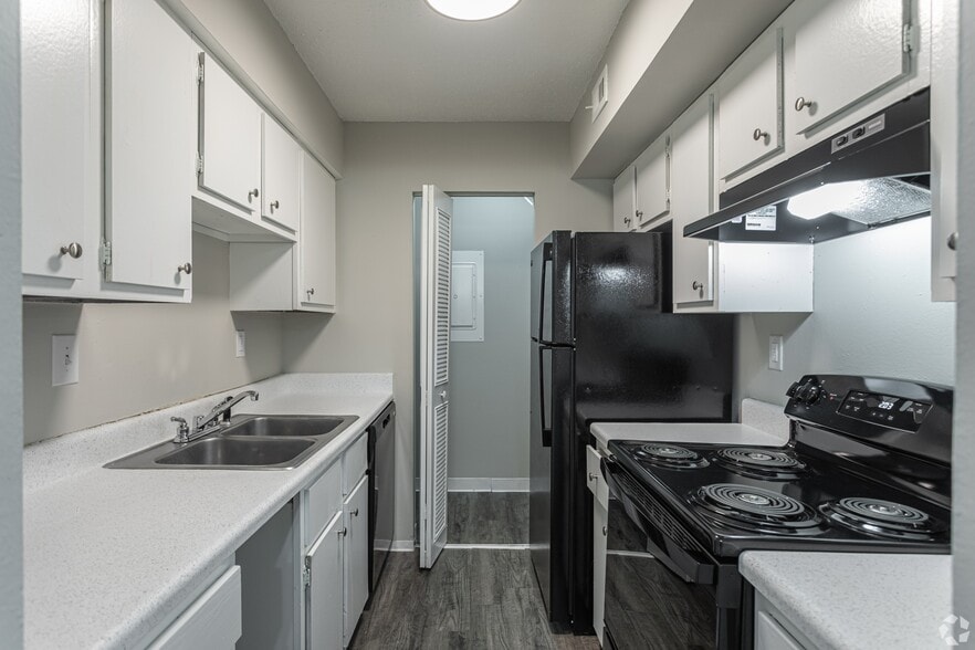Indiandale Apartments Kitchen - Indiandale Apartments
