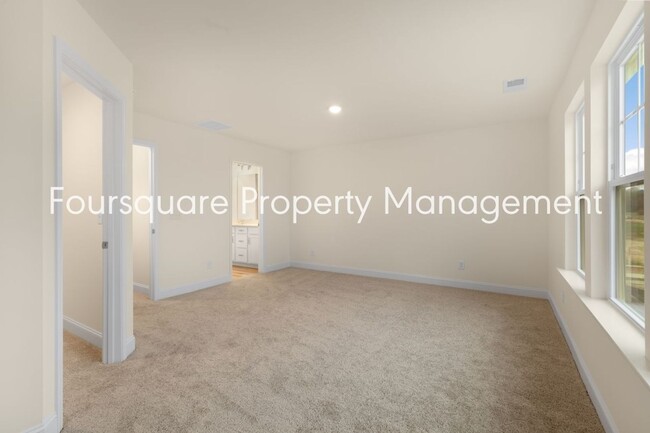 Building Photo - Townhome! | Back Patio with Privacy Fence|...
