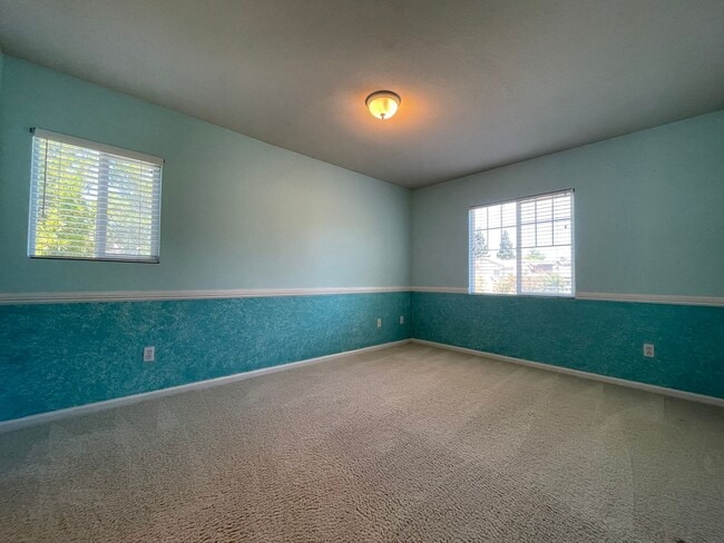 Building Photo - Kitchen Island, Covered Patio w/ Outdoor B...
