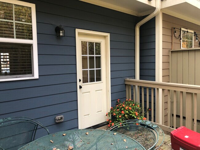 Main Floor Porch - 2801 Stone Rock Dr