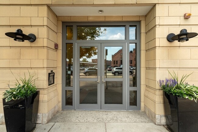 Building Photo - 519 Harrison Ave