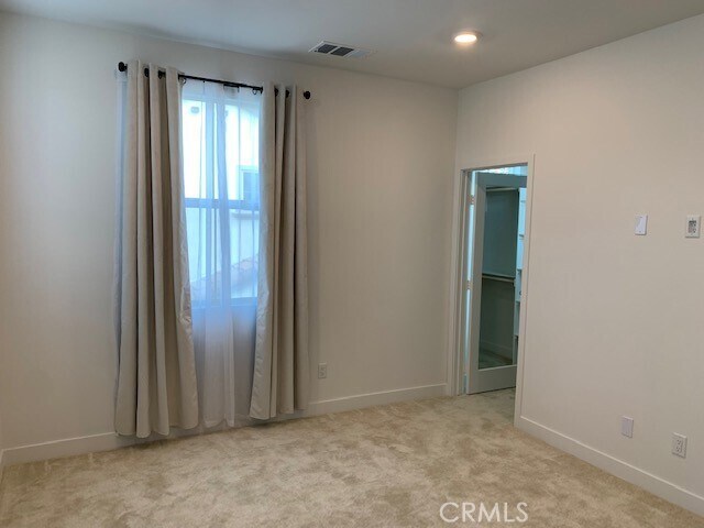 Building Photo - 502 Tamarind Way