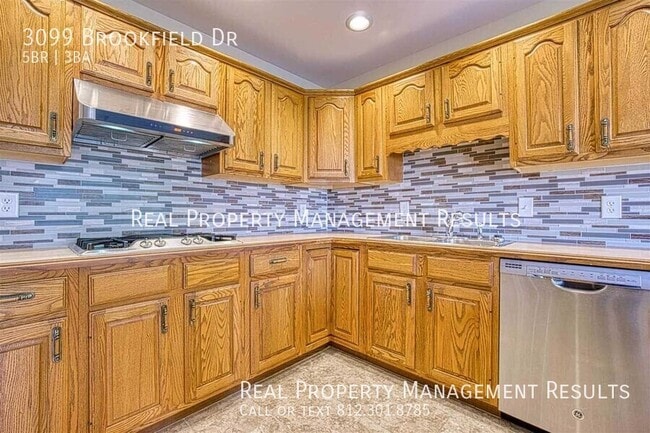 Building Photo - 3099 Brookfield Dr