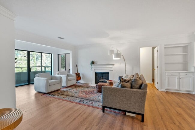 Building Photo - 25109 Plantation Dr NE