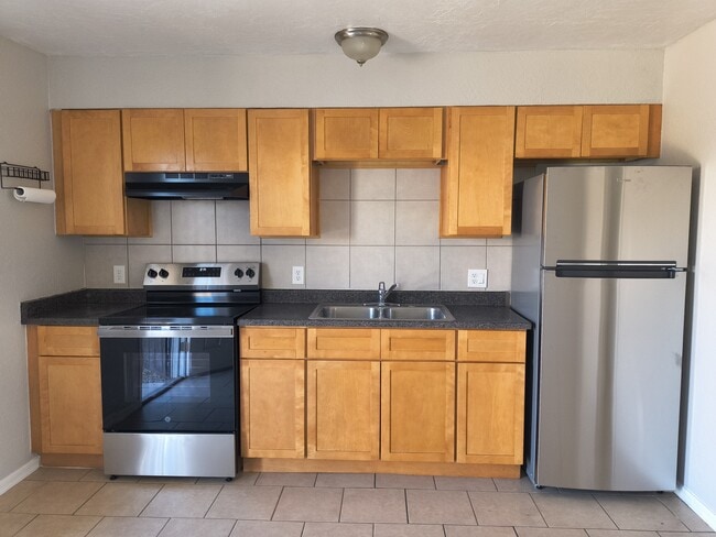 Building Photo - 1918 E Adams St