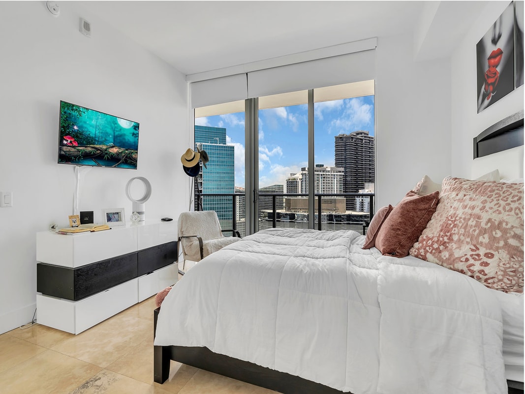 Building Photo - 1300 Brickell Bay Dr