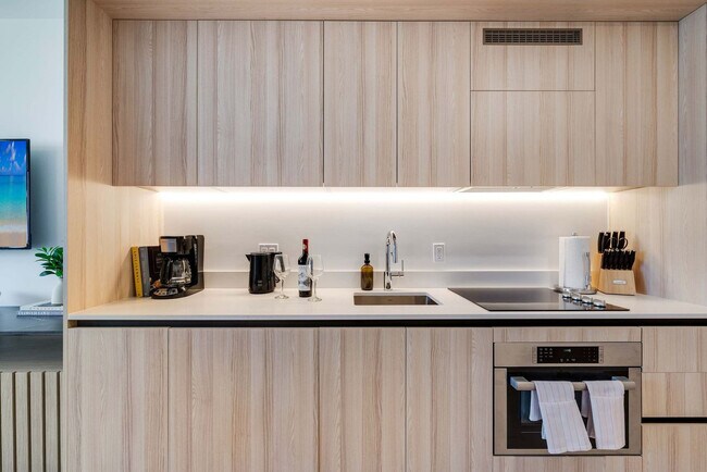 Building Photo - 225 N Miami Ave