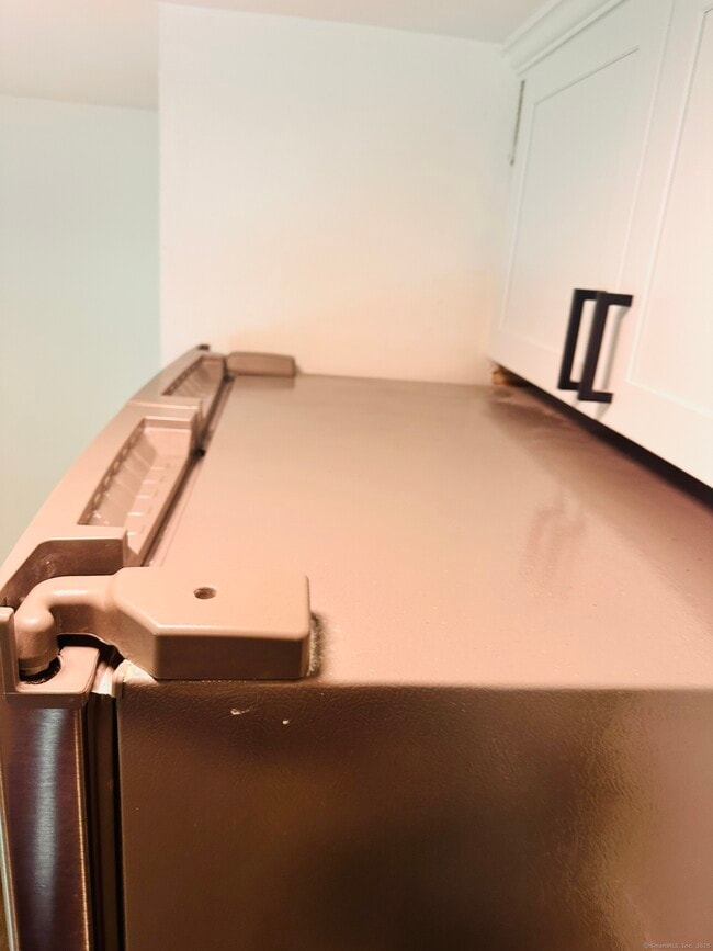 Building Photo - 266 Linwood St