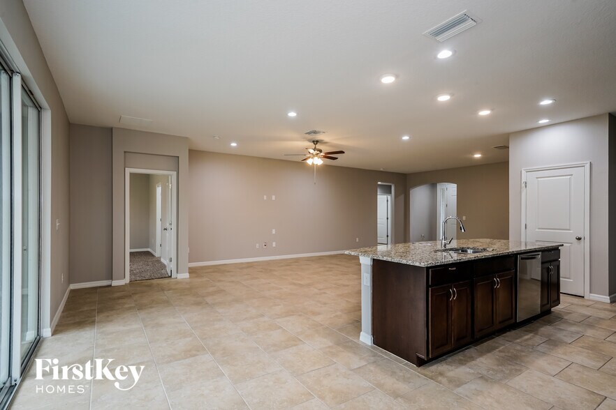 Building Photo - 7517 Lantern Park Ave