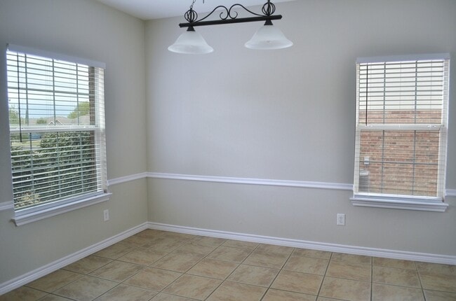 Building Photo - 105 Pecanwood N