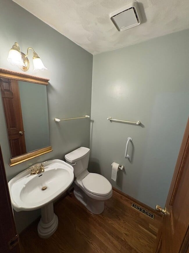 Building Photo - Beautiful Home in Peoria just off of University St. 3 Bedroom / 3.5 Bath