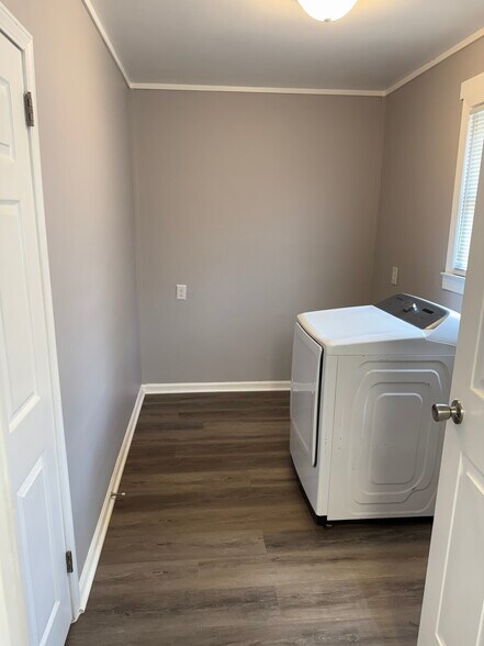 Laundry - 110 Gilliland Ave