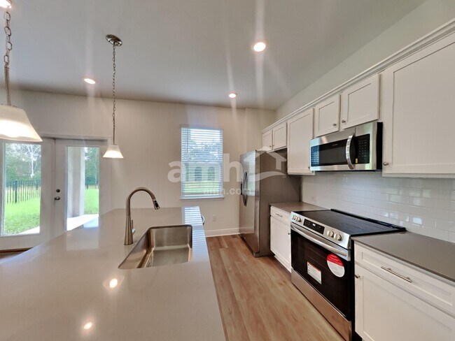 Building Photo - 27120 St Andrews Ave