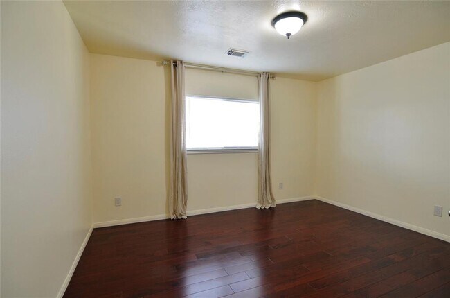 Building Photo - 7430 Boxwood Ridge Ln