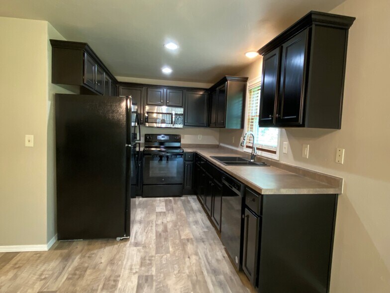 Building Photo - 1124 Nier Ct