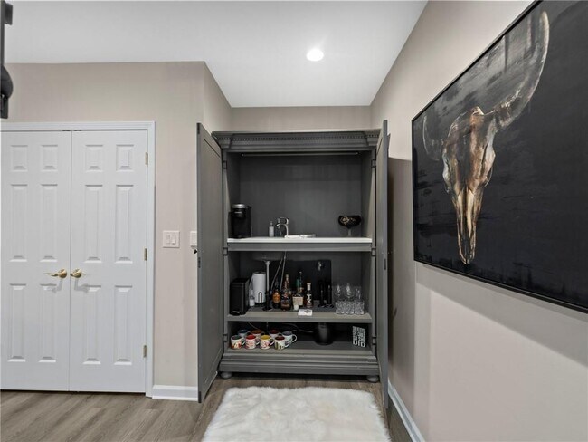 Building Photo - 7328 Ivy Cir