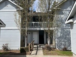 Building Photo - 8233 N Ridgewood Dr