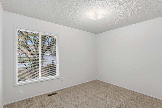 Building Photo - Freshly Updated 3-Bedroom Home with Fenced...