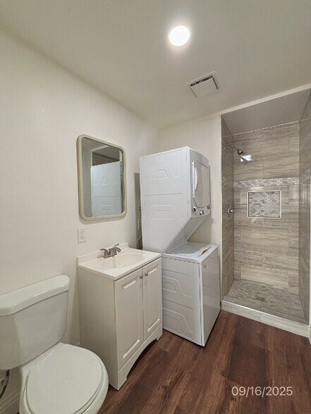 Building Photo - 873 S Beechwood Ave
