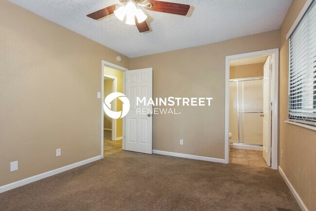 Building Photo - 3 Bedroom Pet-Friendly Home in Fenton, MO with Main Street Renewal
