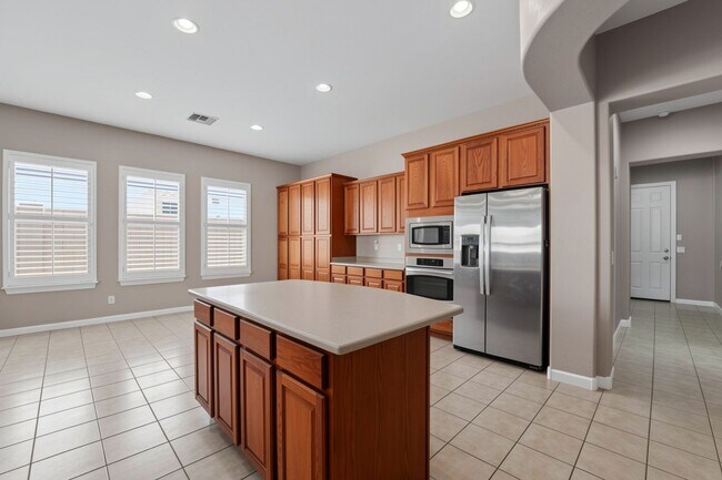 Building Photo - Welcome to this inviting Phoenix Rental - Available!