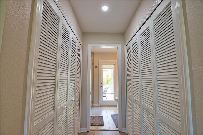 Building Photo - 556 Baffin Dr