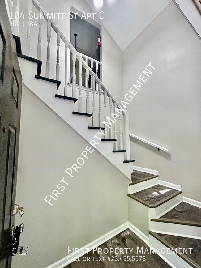 Building Photo - 104 Summitt St