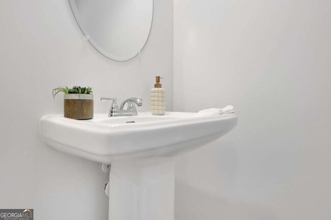 Building Photo - 803 Dundee Wy