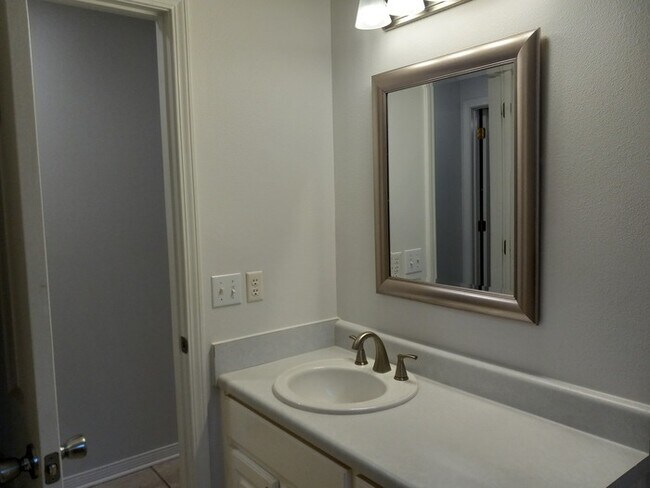Building Photo - Large 3/2 Family Home that is Conveniently located off Blue Angel PKWY