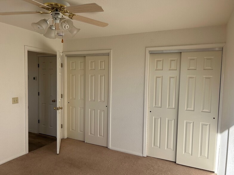 Building Photo - 400 Bent River Rd