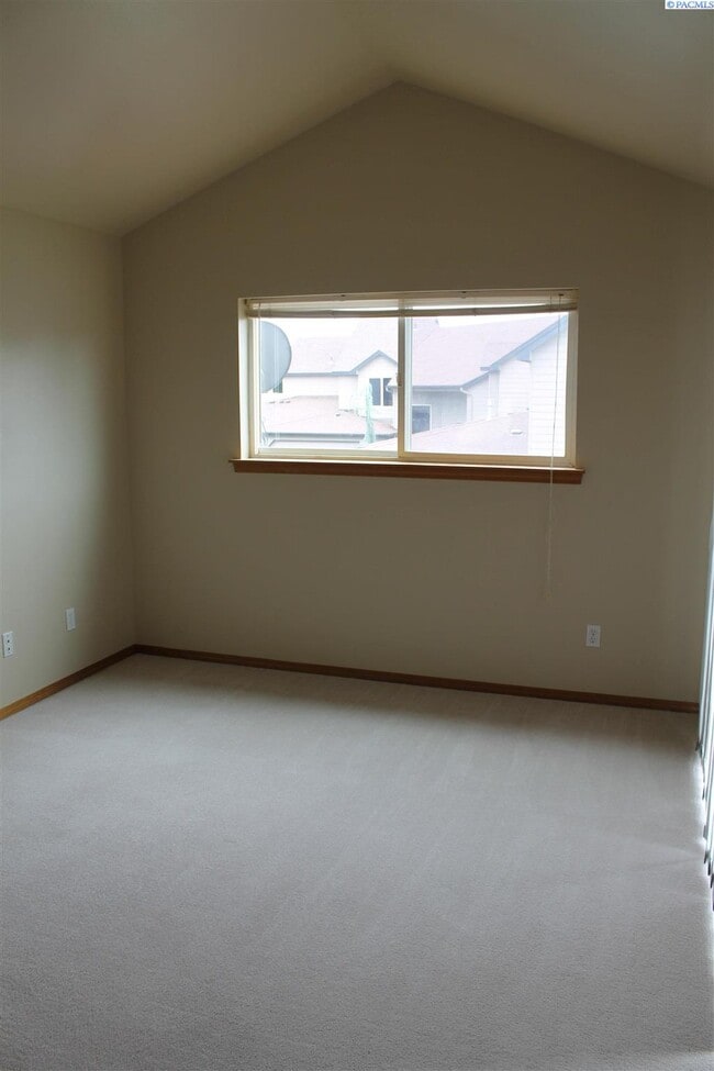 Building Photo - 431 Columbia Point Dr