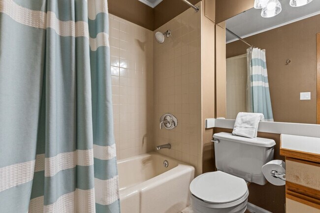 Building Photo - 2200 Apres Ski Way