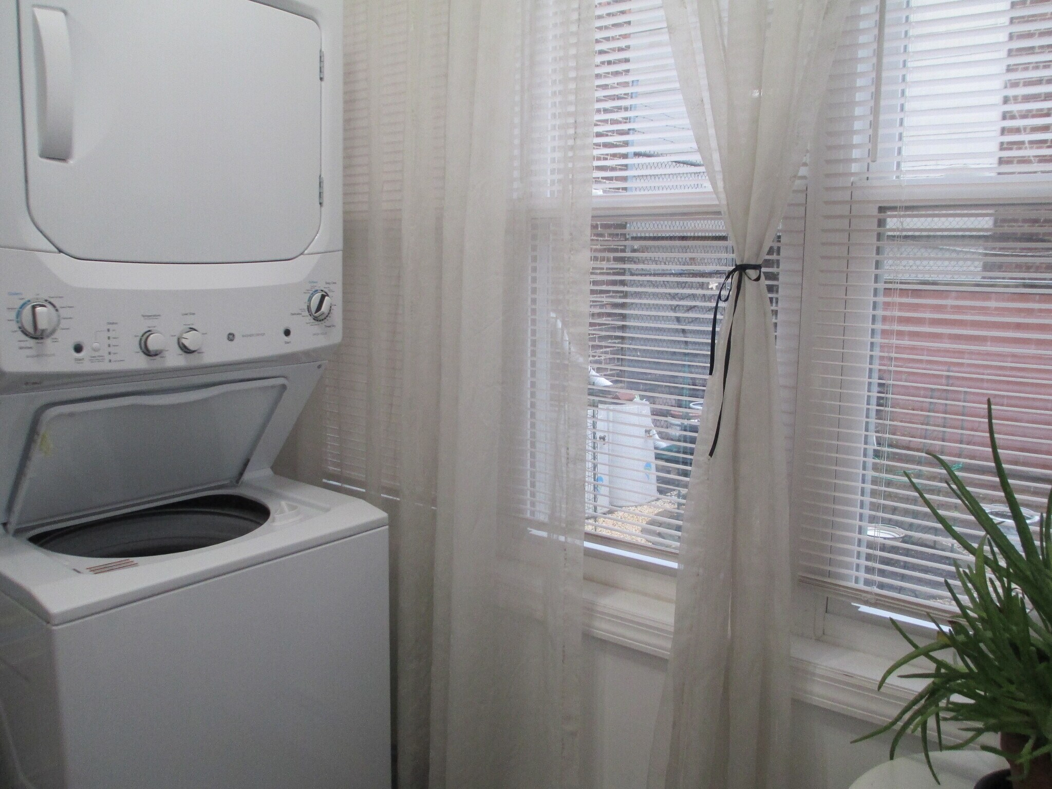 Building Photo - 855 Pavonia Ave