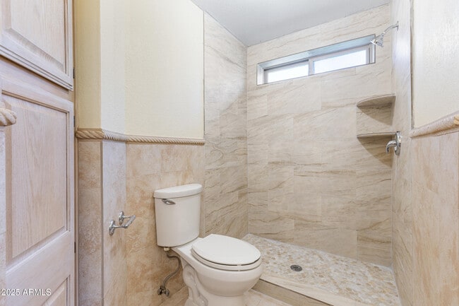 Building Photo - 1120 N Val Vista Dr