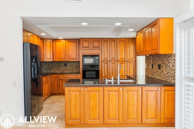 Building Photo - 3 Bedroom, 2 Bath Home Available In Jasmin...