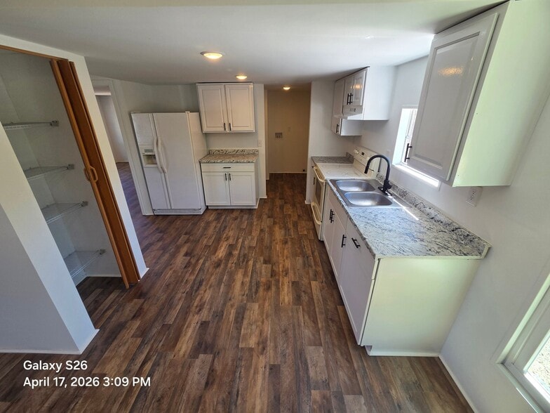 Building Photo - 4180 Royal Palm Ave