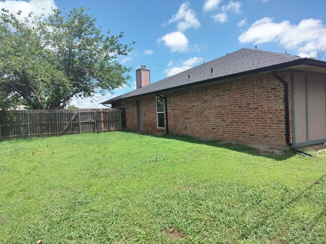 Building Photo - 6300 Mark Ct