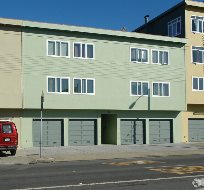 Building Photo - 2220 Turk St