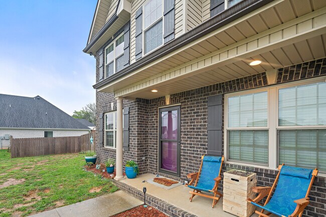 Building Photo - 305 Oleander Ln