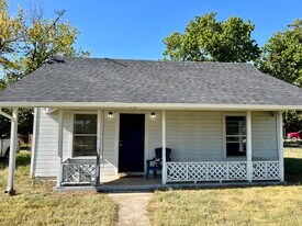 Building Photo - 501 W Elm St