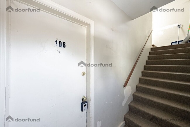 Building Photo - 4 Balloon Landing