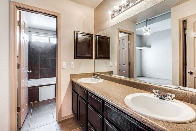 Building Photo - Prestigious Northeast Rental Home w/ Refri...