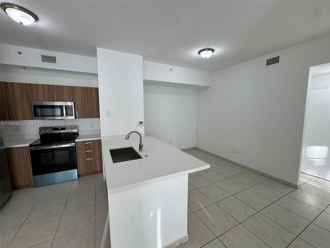 Building Photo - 7280 NW 114th Ave