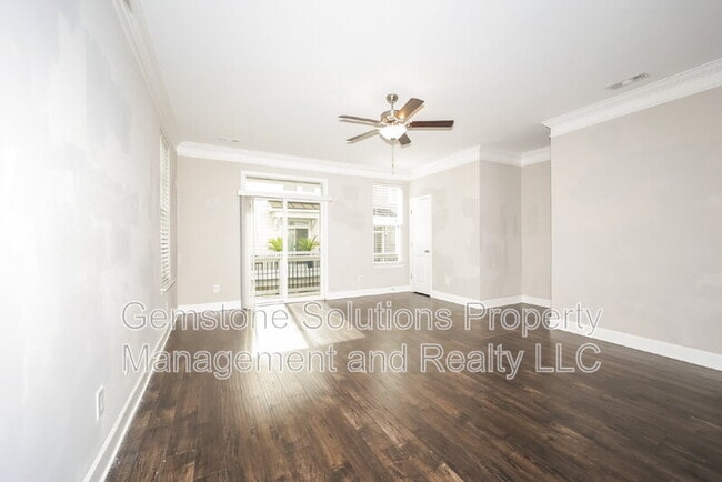 Building Photo - 345 Kara Ln